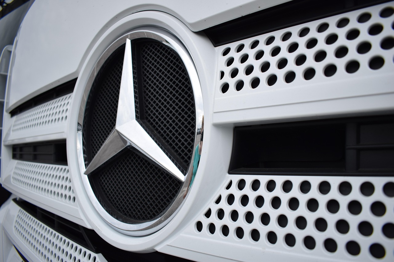 Mercedes - free online jigsaw puzzle photo