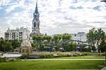 esplanade, nimes, morning