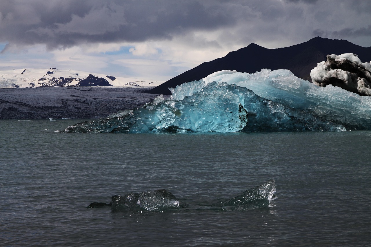 Iceberg - free online jigsaw puzzle photo