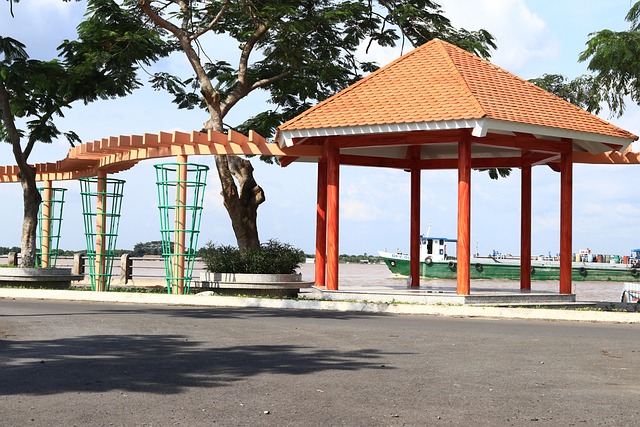 Huis, Park, U Kijkt Naar De Rivier