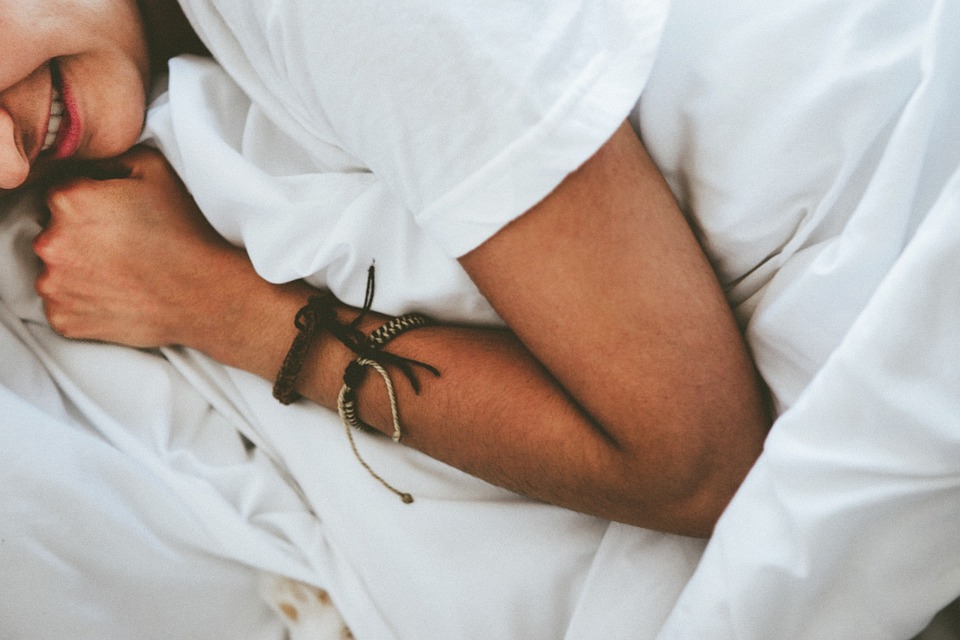 Mensen, Bed, Slapen, Bladen, Slaapkamer, Arm, Armband