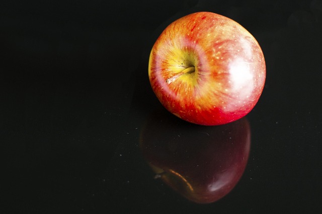 Free Apple Red photo and picture