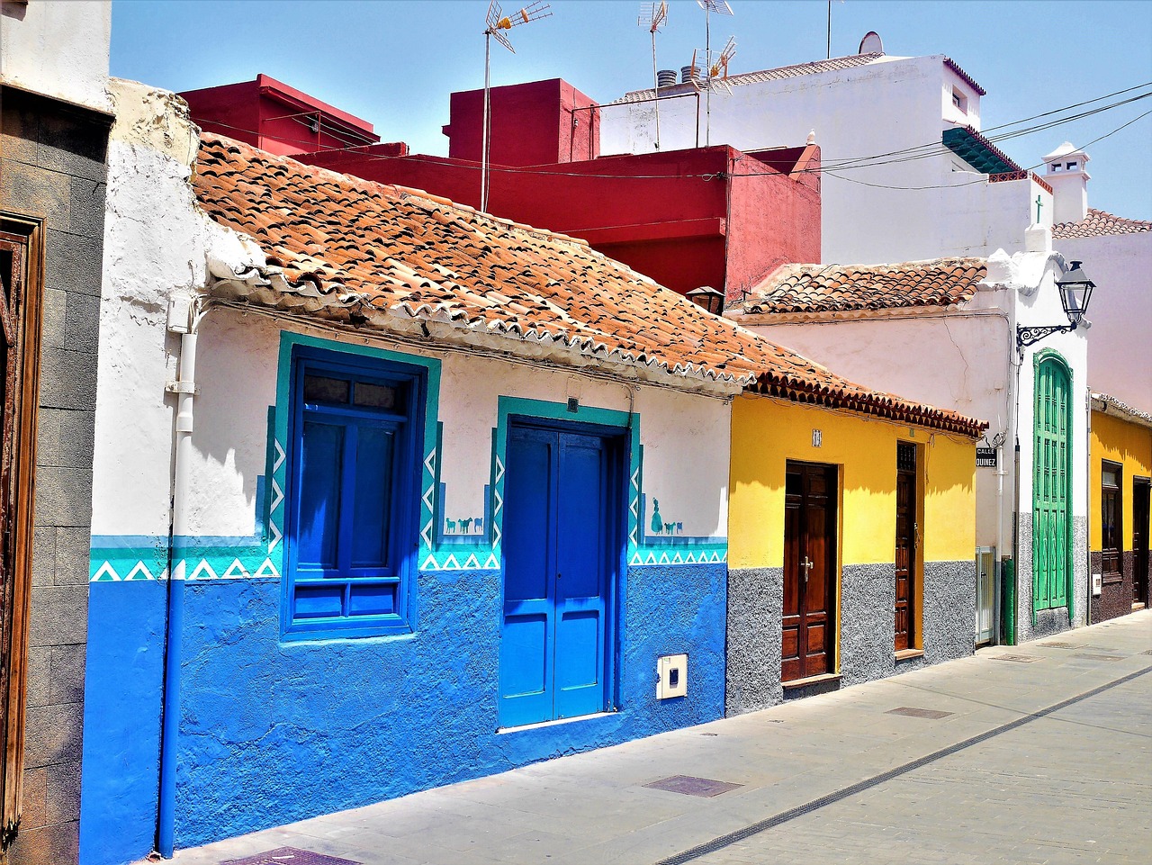 Free Puerto De La Cruze Facades Of Houses photo and picture