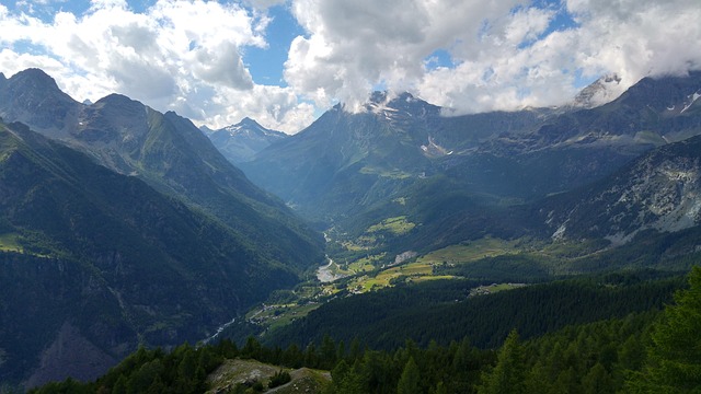 Free Valmalenco Mountains photo and picture