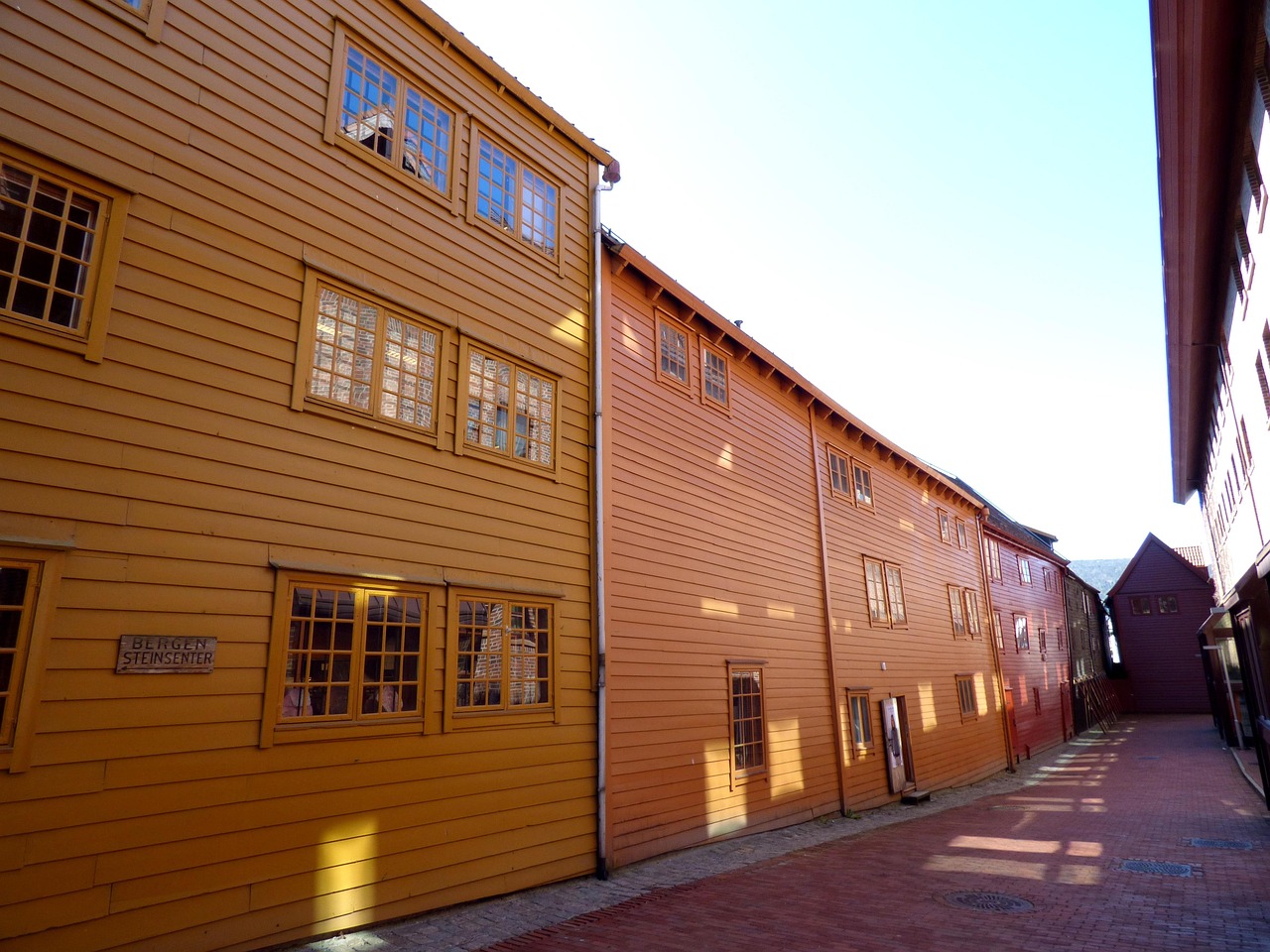 Street - free online jigsaw puzzle photo
