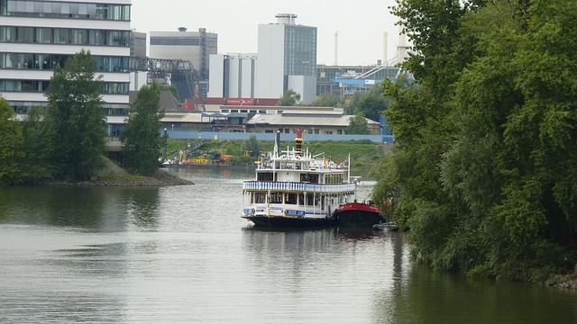 Free Paddle Steamer Boat photo and picture