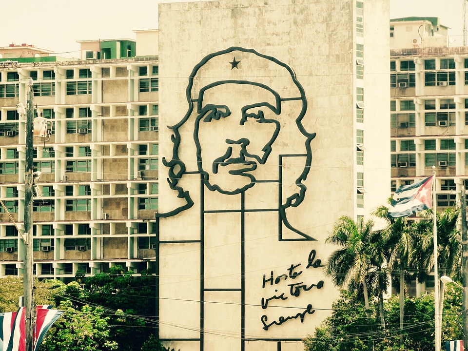 WhyKiki Maglietta Uomo Che Guevara - Rivoluzione Cuba - 100% Cotone - Vestibilità Regolare - Certificata Oeko-Tex - Stampata Ecologica