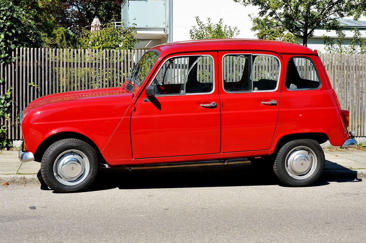 renault-2681249_1280.jpg