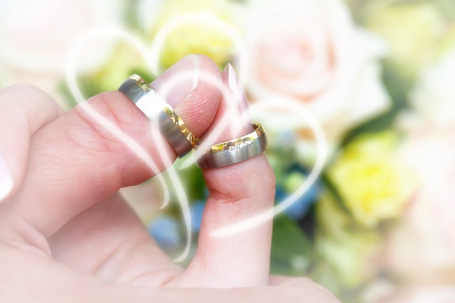Free Wedding Rings Roses photo and picture