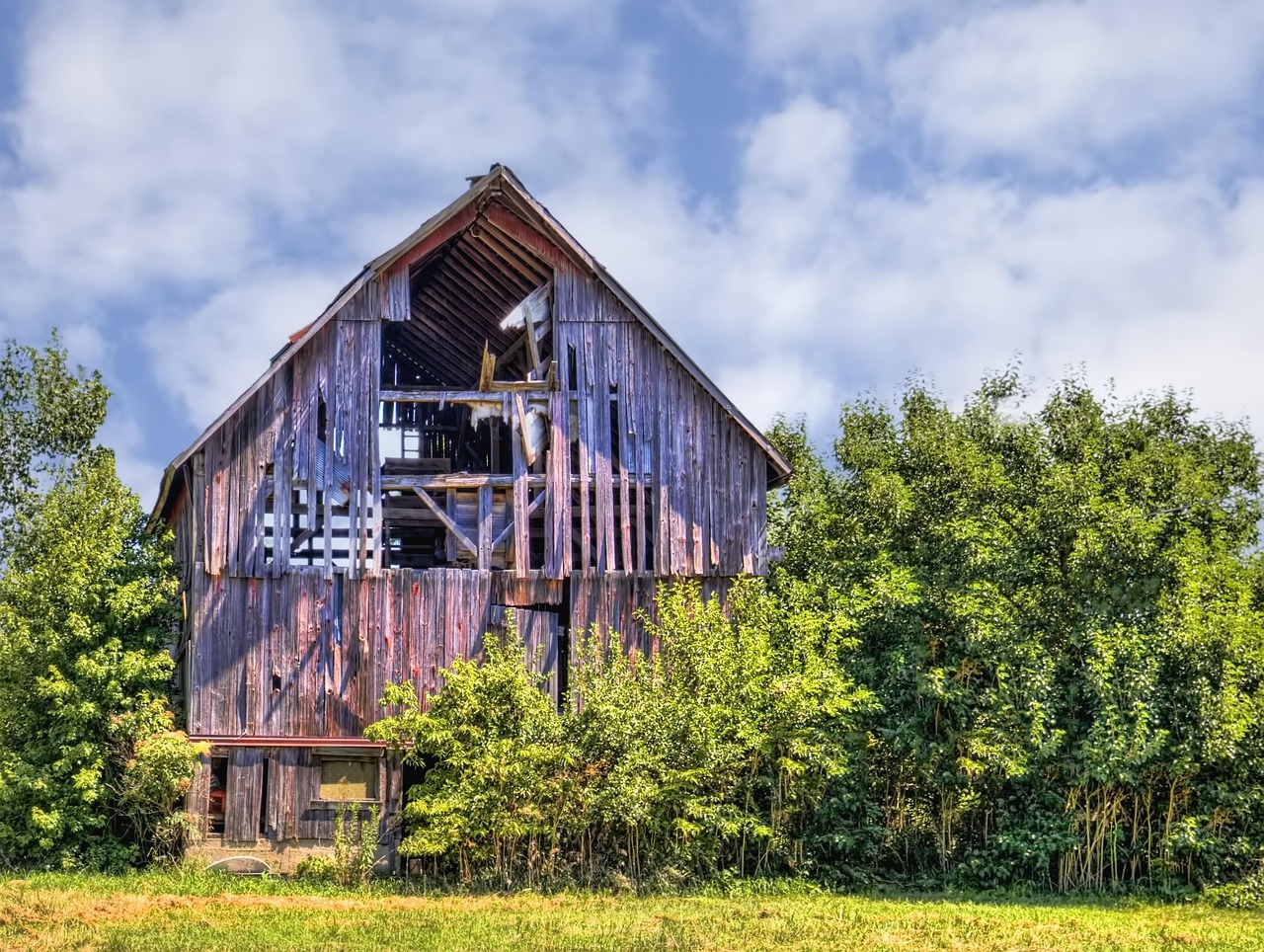 Barn - free online jigsaw puzzle photo