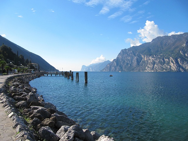Free Garda Mountains photo and picture