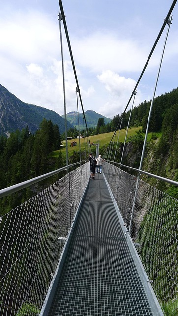 Bro, Bjerge, Natur