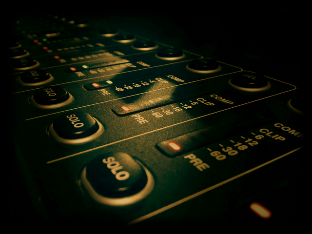 Klang, Audio, Electrónico