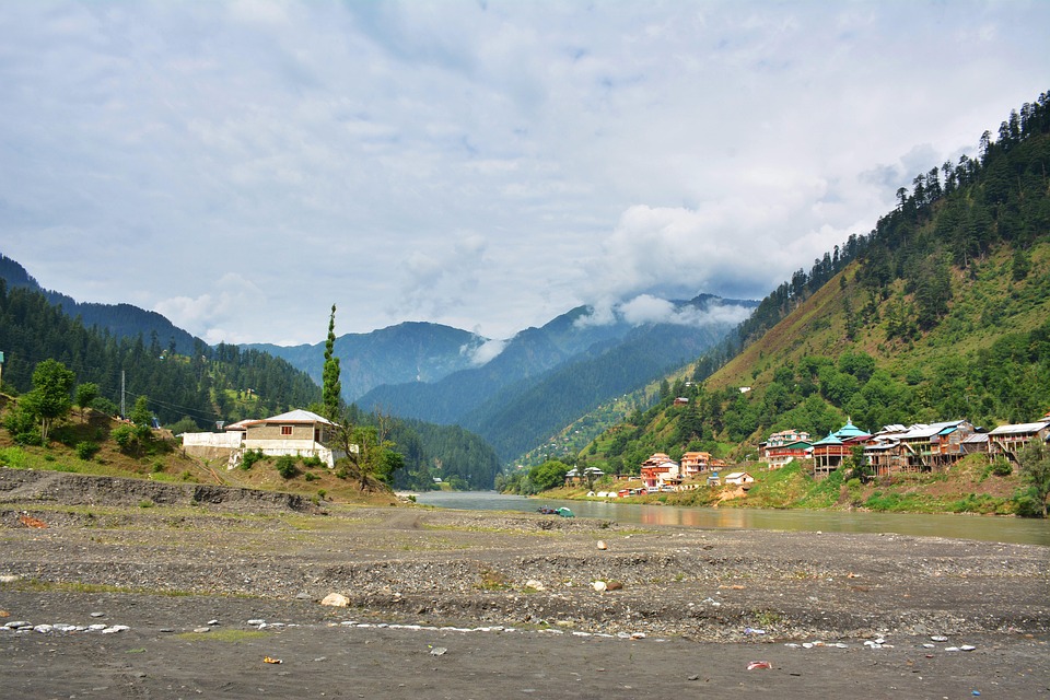 green-riverr-2727058_960_720.jpg