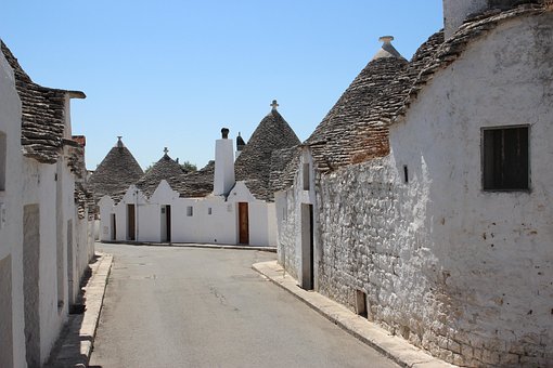 Free Puglia Alberobello photo and picture