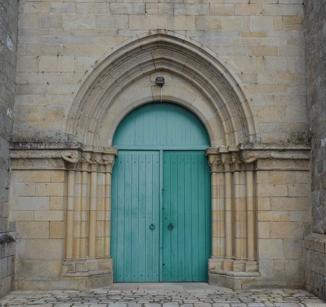 Portal Cathedral - free online jigsaw puzzle photo