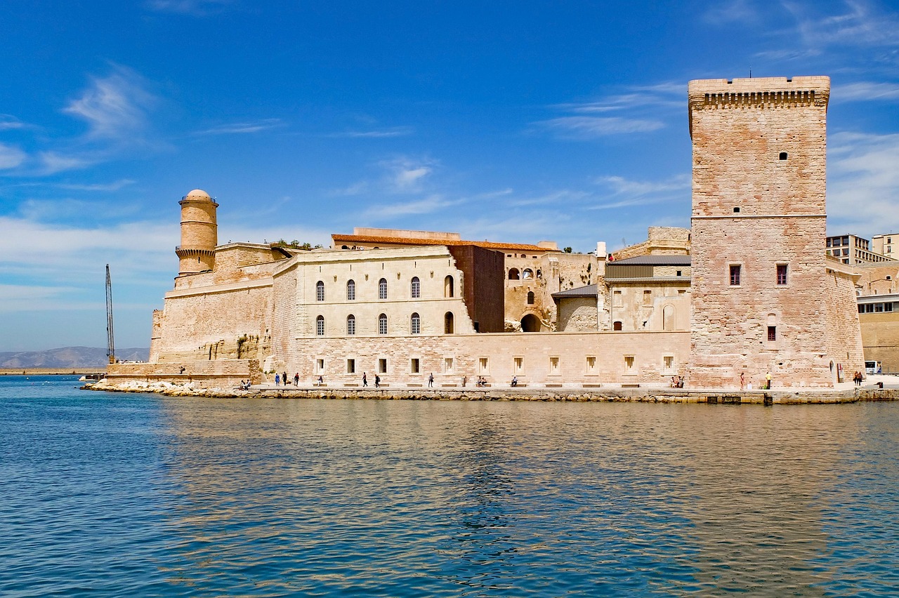 Fort Saint Jean u Marseilleu, povijesna tvrđava s pogledom na luku