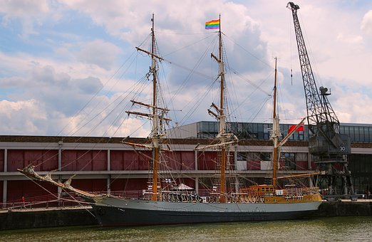 Free Ship Yacht photo and picture