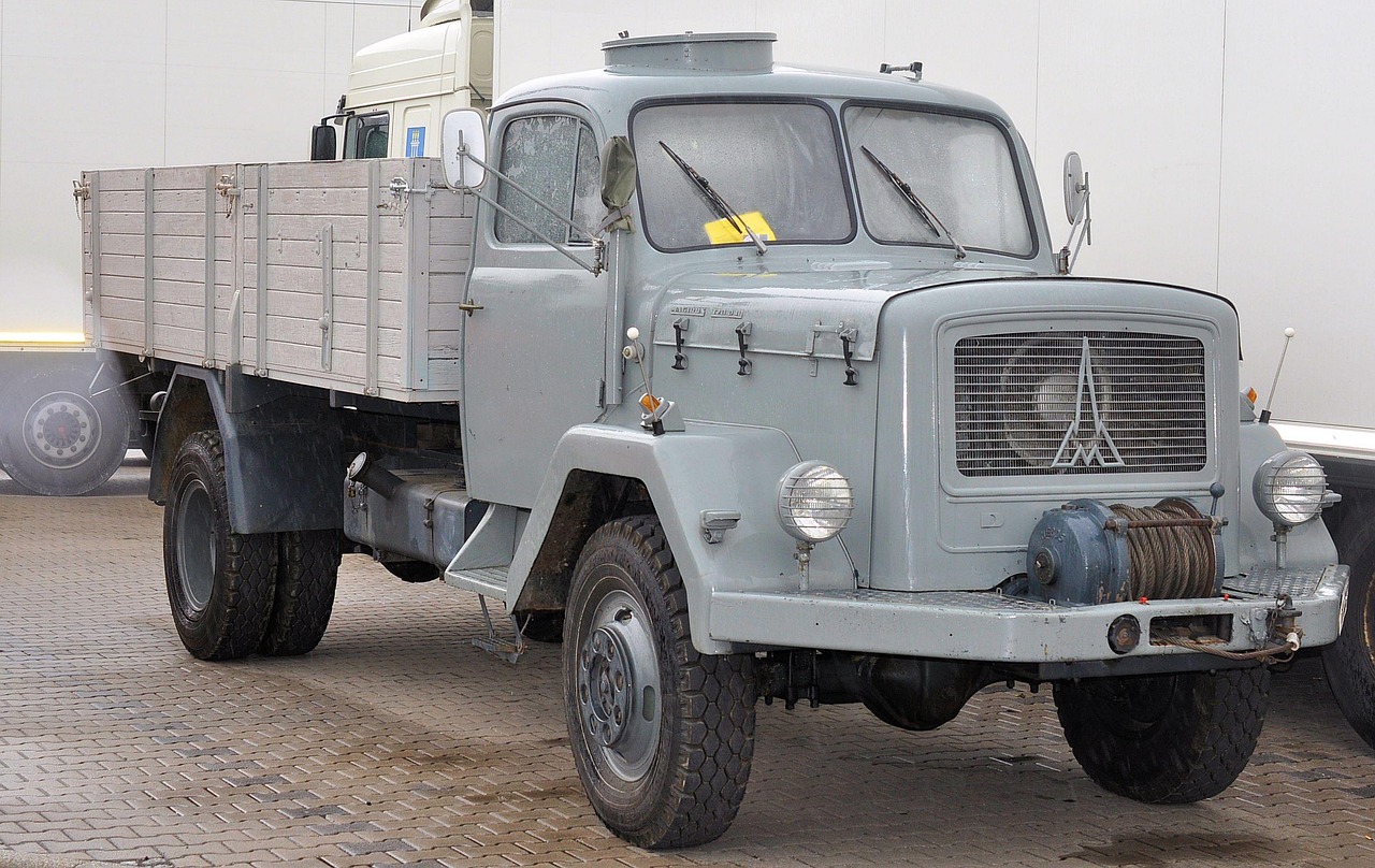 Antique Car - free online jigsaw puzzle photo