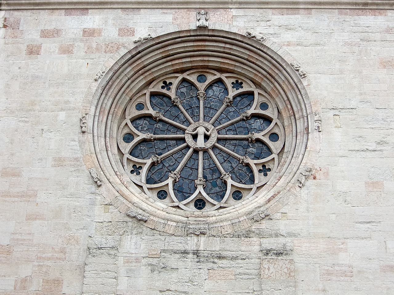 Church Window - free online jigsaw puzzle photo