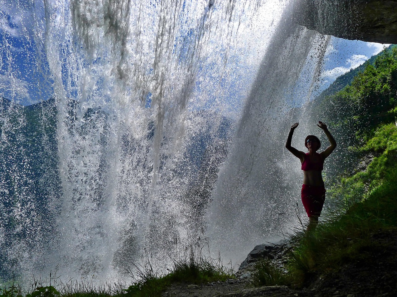 Waterfall - free online jigsaw puzzle photo