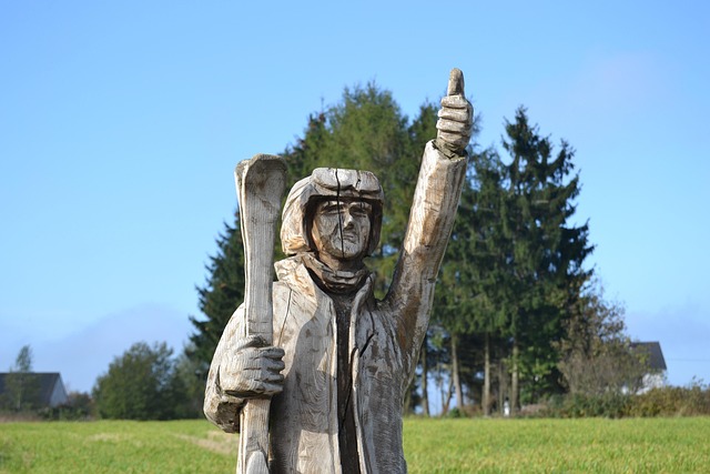 Schi, Sculptură În Lemn