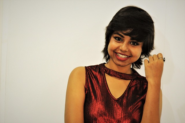 Free Hair Salon Indian Model photo and picture
