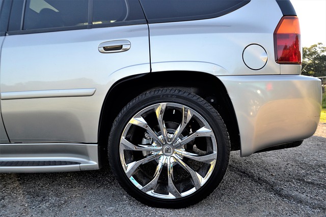 Free Used Cadillac Escalade photo and picture