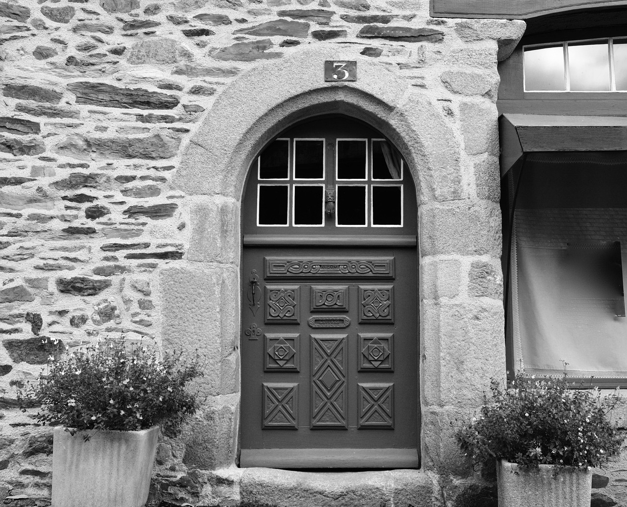 Door Wood Carved - free online jigsaw puzzle photo