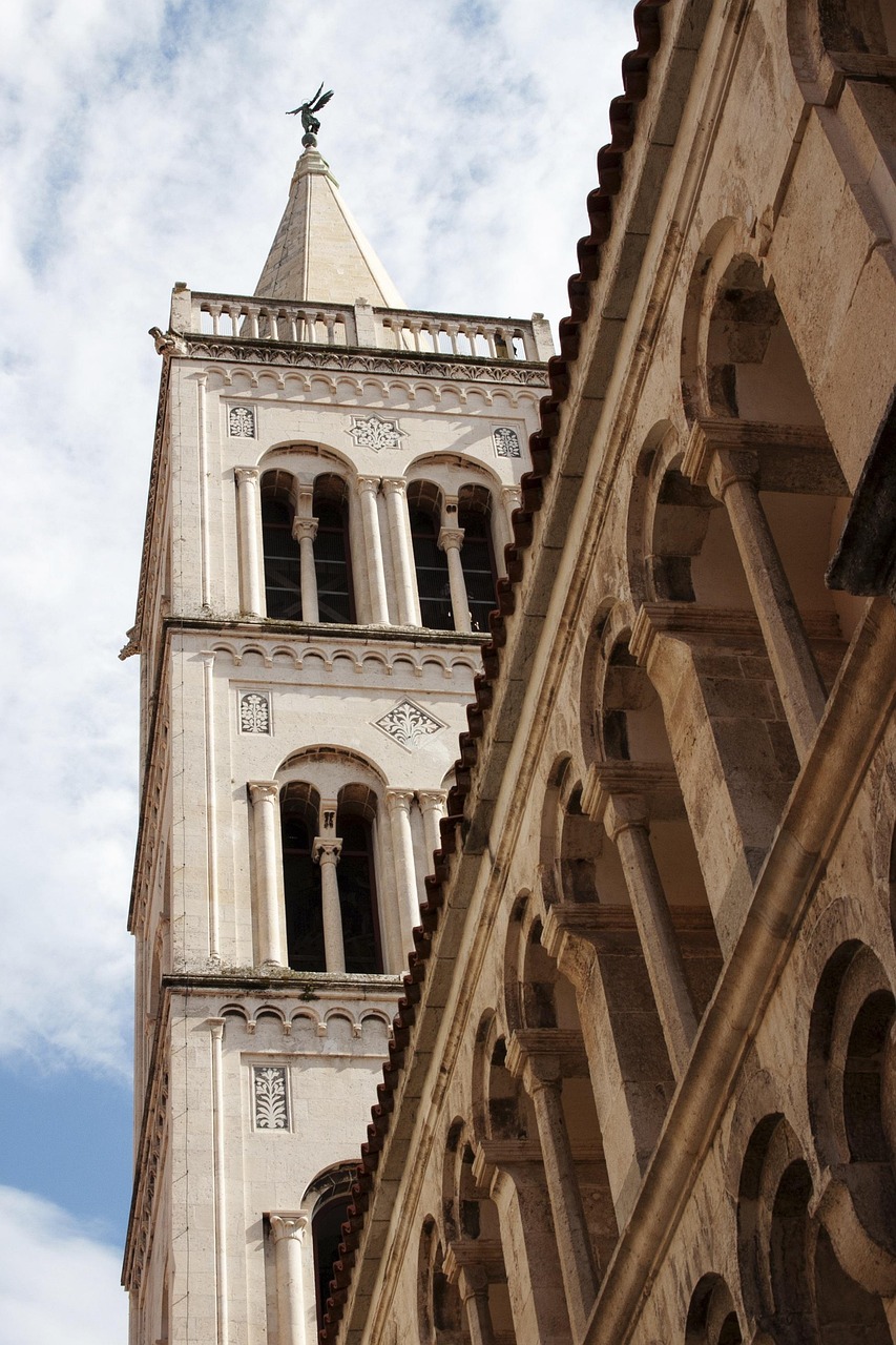 historical-tower-2864219_1280.jpg