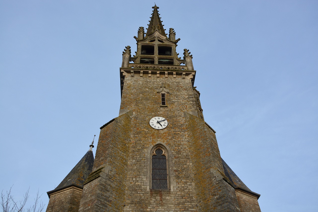 Church Acigné - free online jigsaw puzzle photo