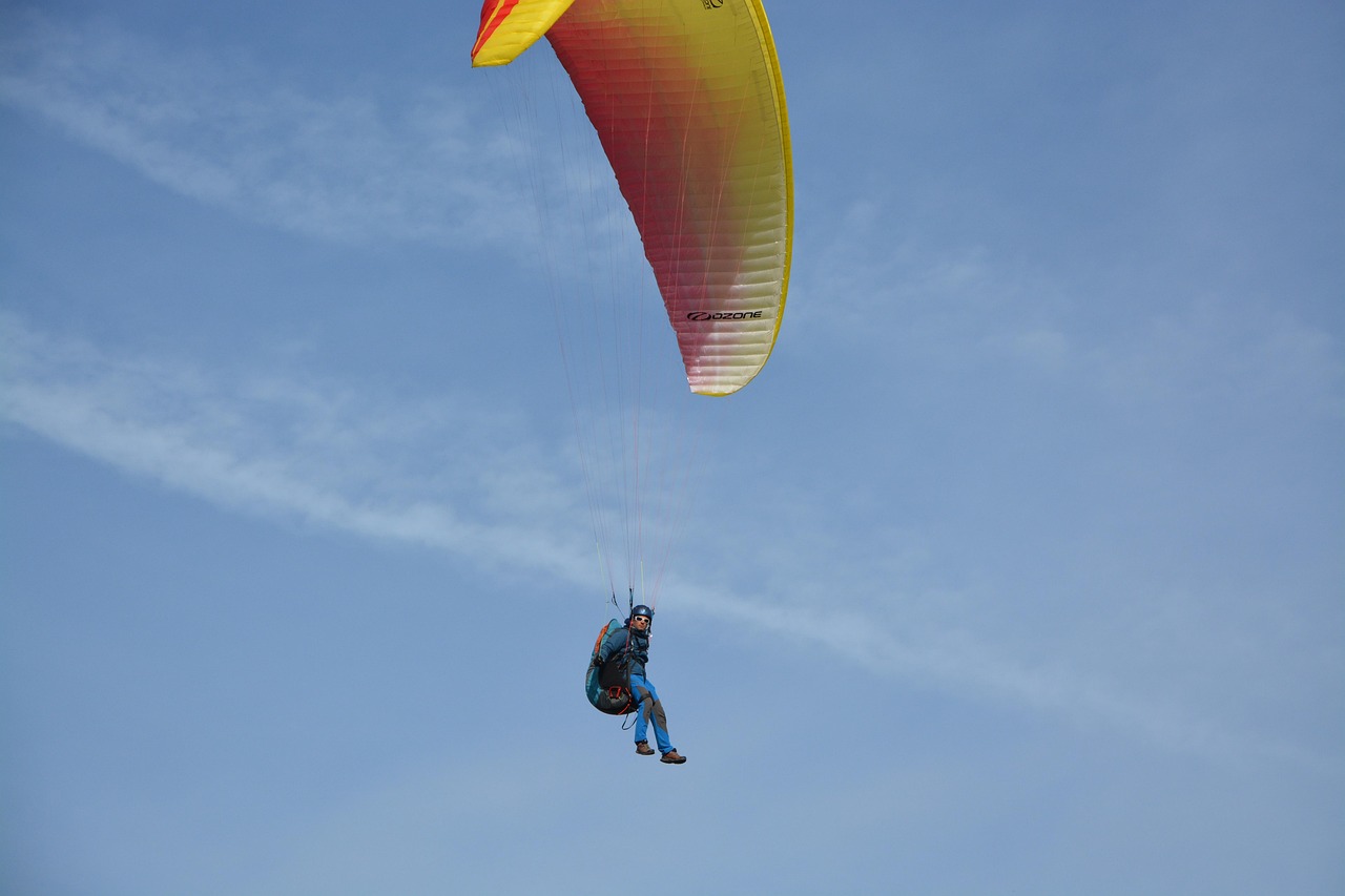 Paragliders - free online jigsaw puzzle photo