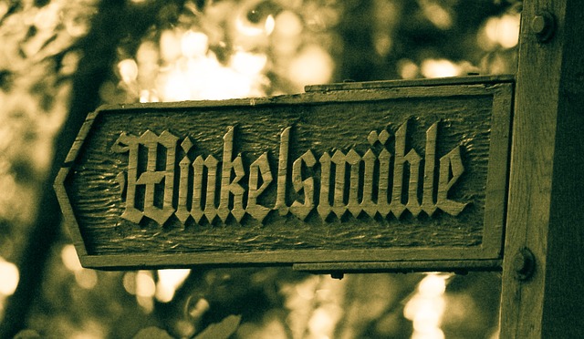 Skilt, En Meddelelse, Identifikation