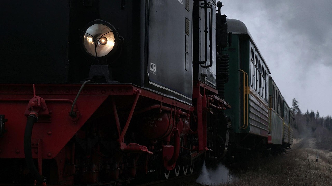 Steam Train - free online jigsaw puzzle photo
