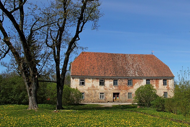Free Country House Old House photo and picture