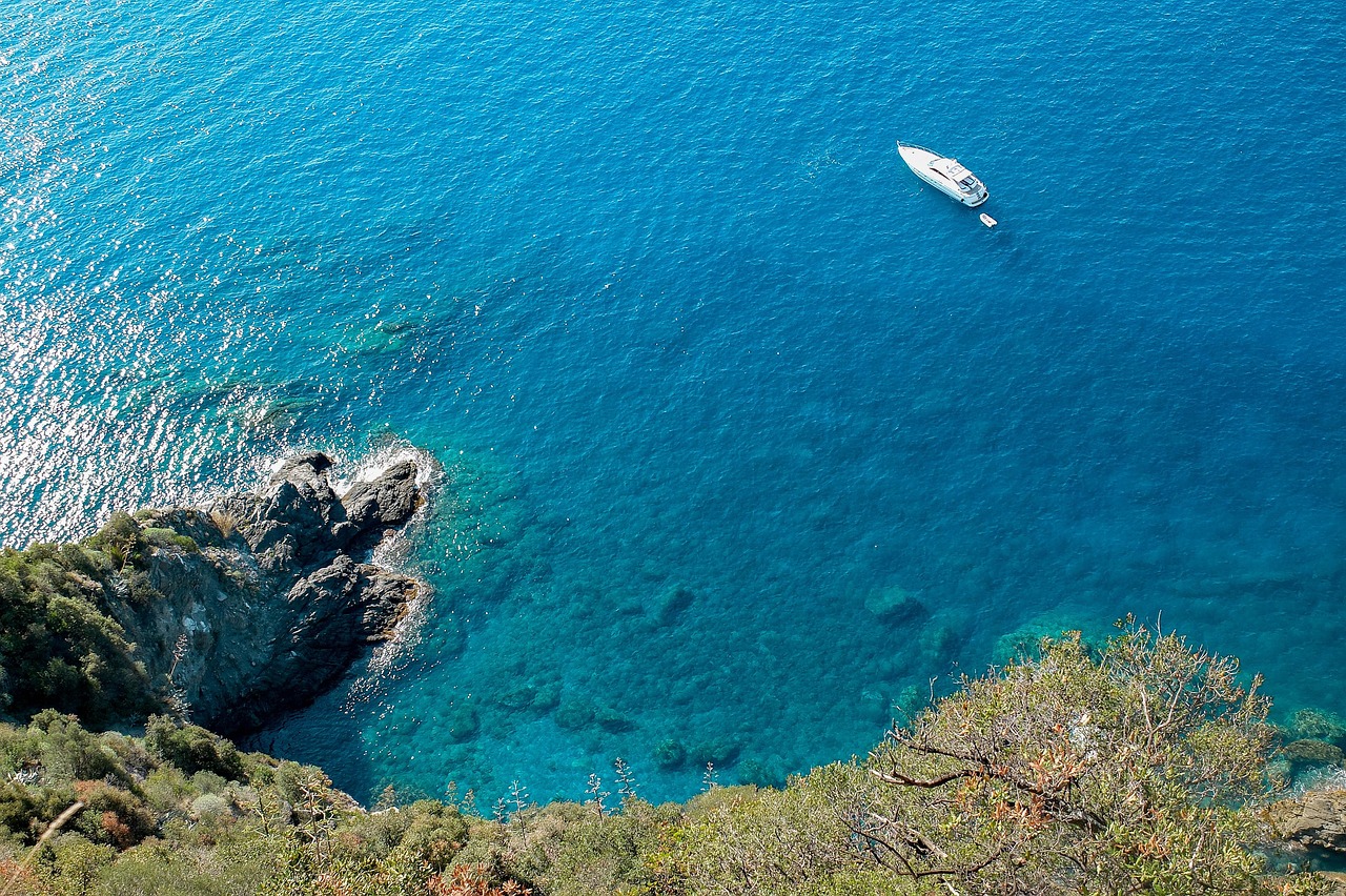 mediterranean-sea-bikini-photos-pictures-teen-freckled-redhead-nude-ass