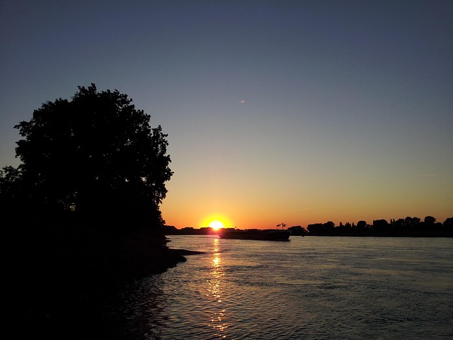 Free Flow Dusk photo and picture