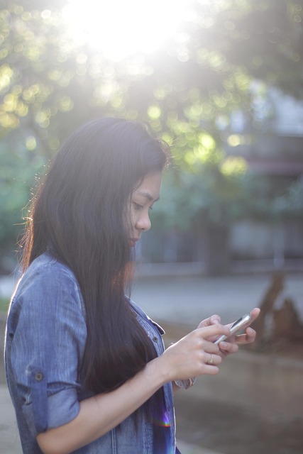 Vedere Laterală Fata, Fata Texting