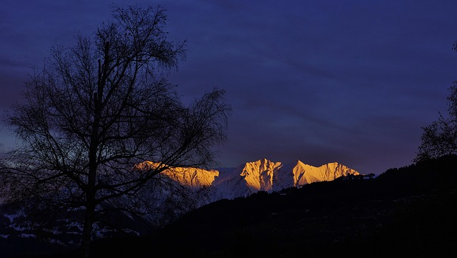Zářící Hora, Alpy, Surselva, Krajina