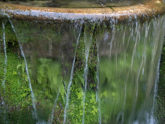 Brunnen, Wasser, Fließen, Nahaufnahme