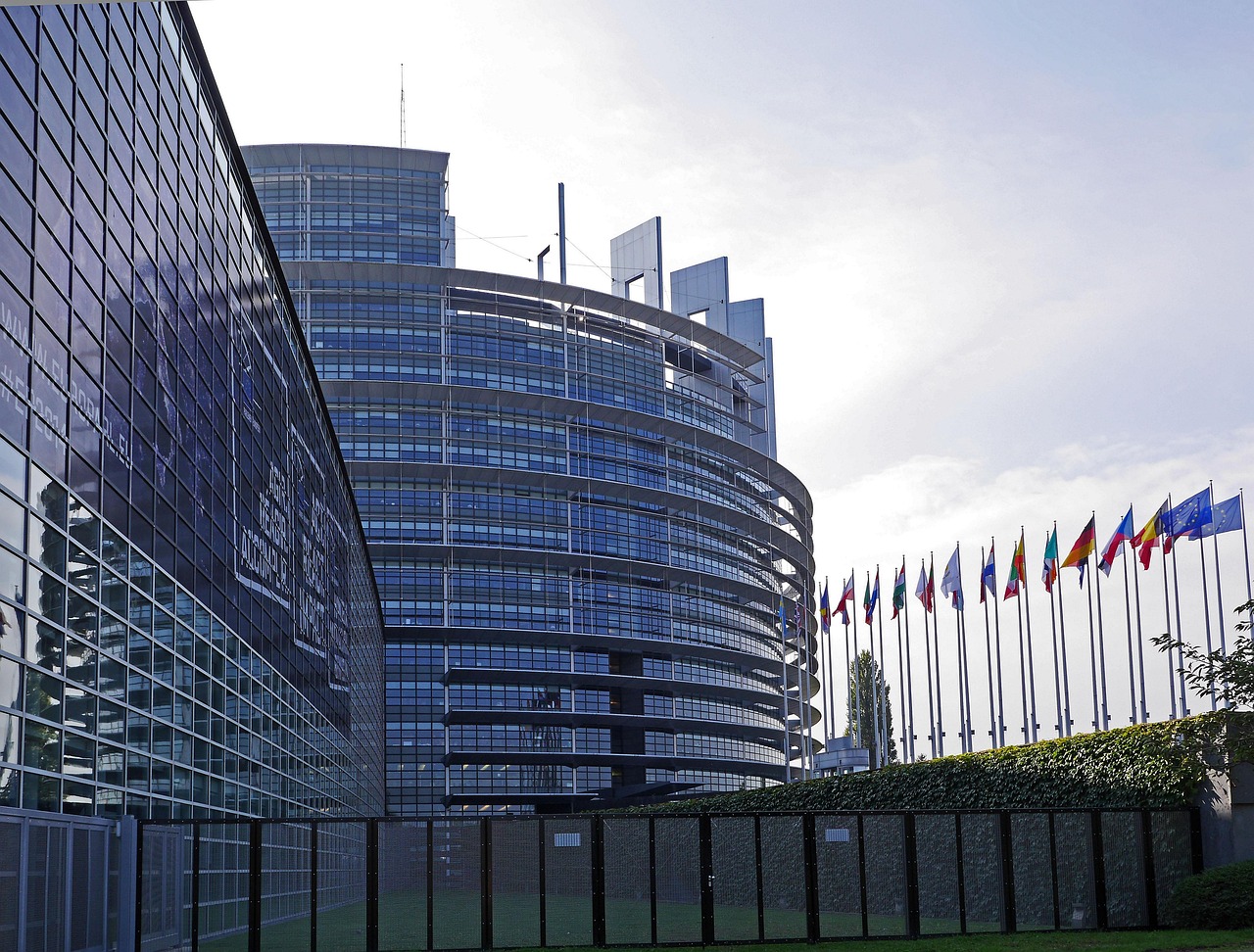 Здание Европарламента Фото