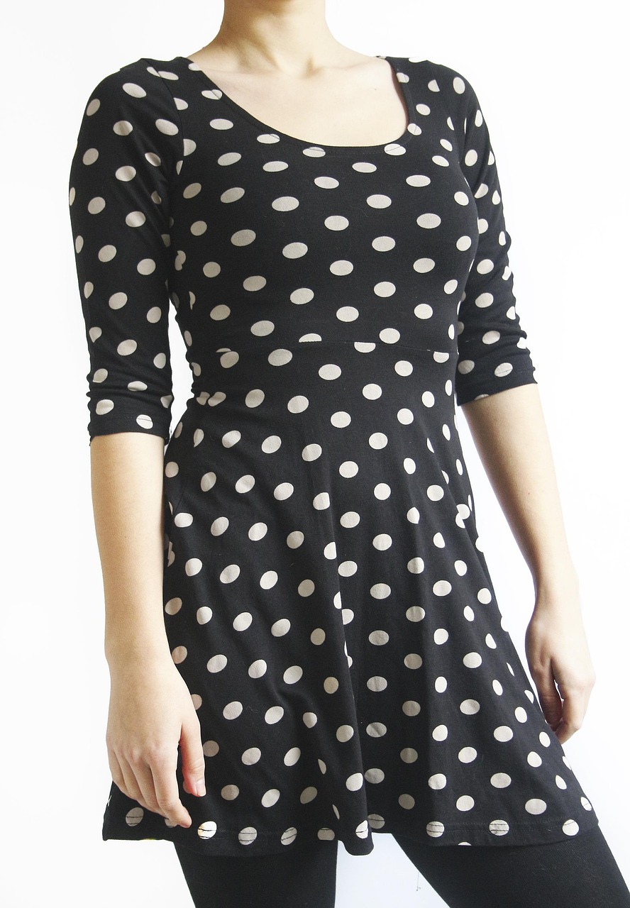 如何快速去除衣服上的黑色胶 dress-3031434_1280.jpg
