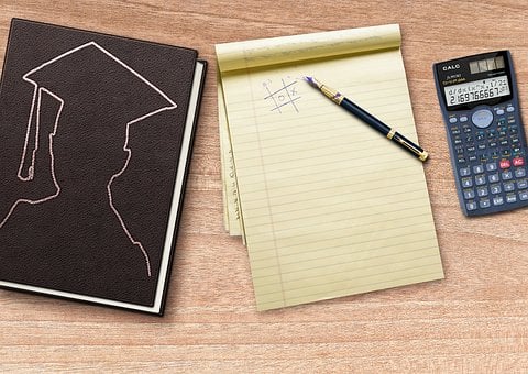 Buch, Schreibblock, Taschenrechner
