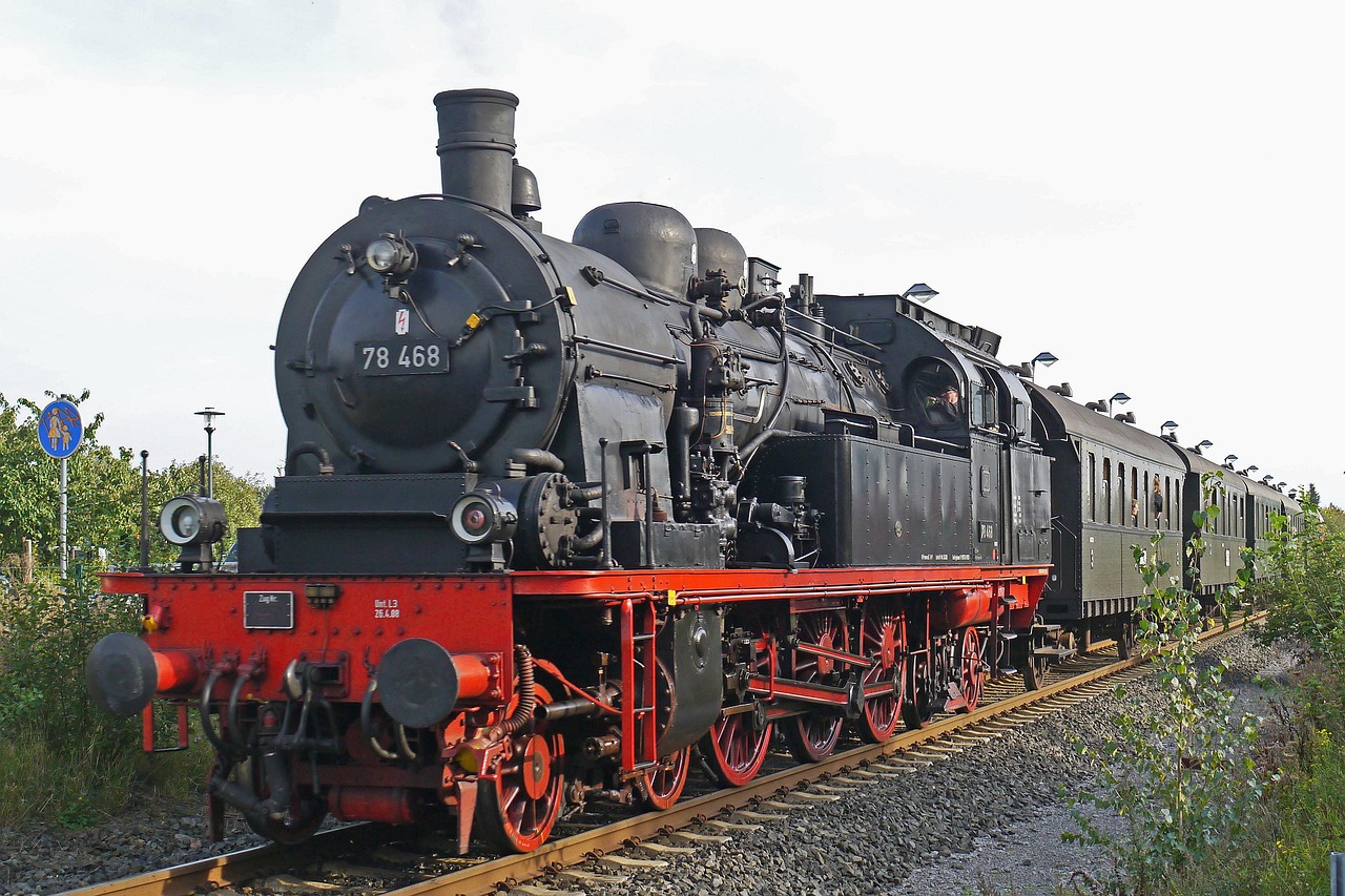 Steam Locomotive - free online jigsaw puzzle photo