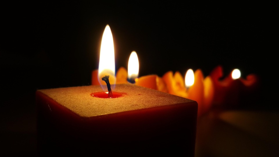 Kue Ulang Tahun Dengan Lilin Menyala Berbagai Kue
