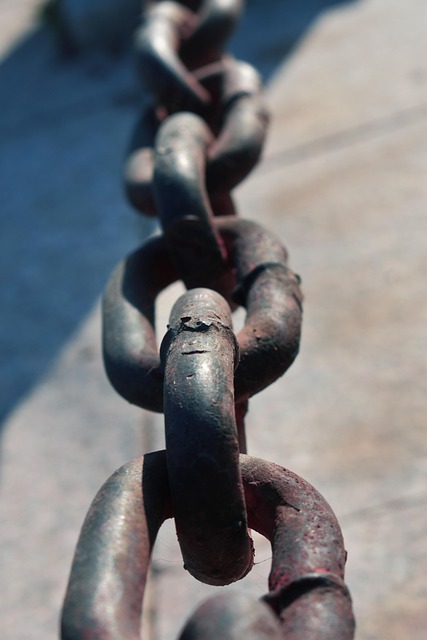 Free Iron Chain The Outer photo and picture