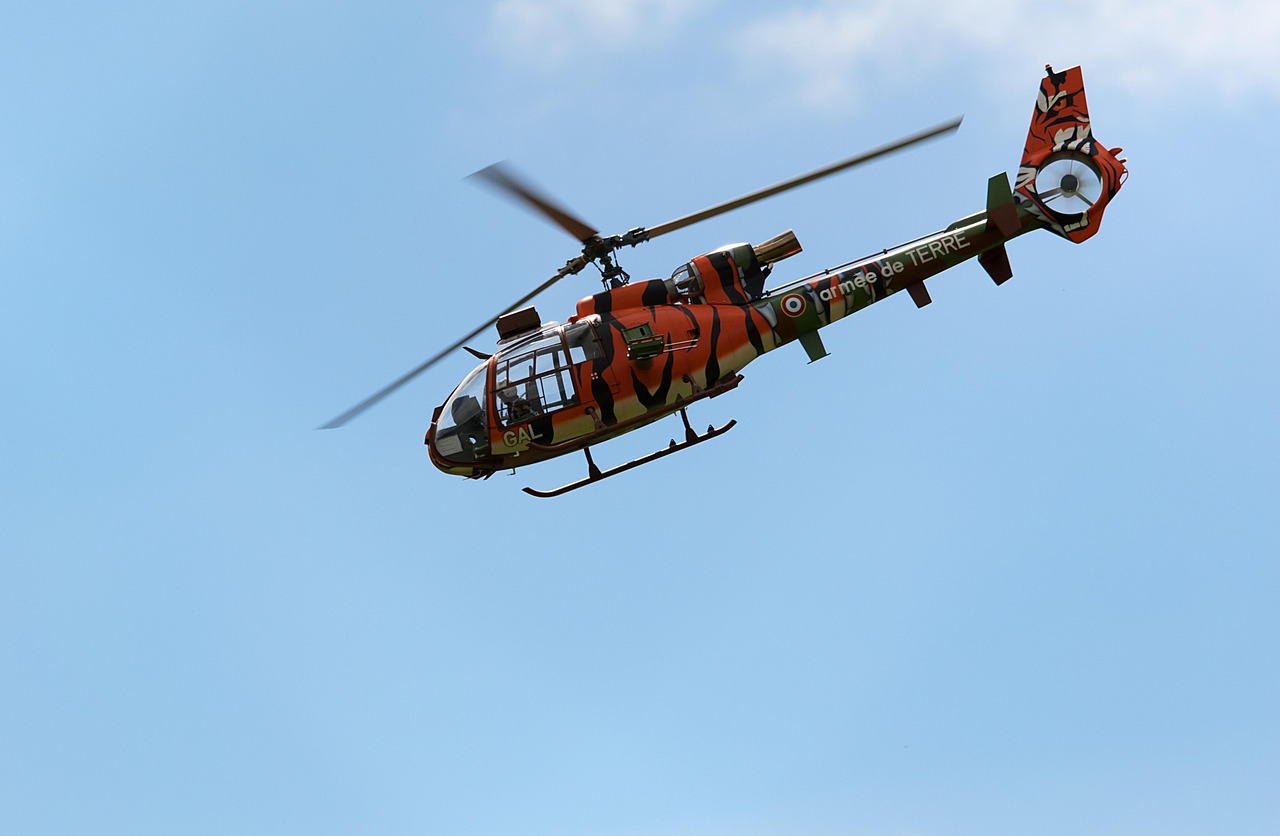 Helicopter - free online jigsaw puzzle photo