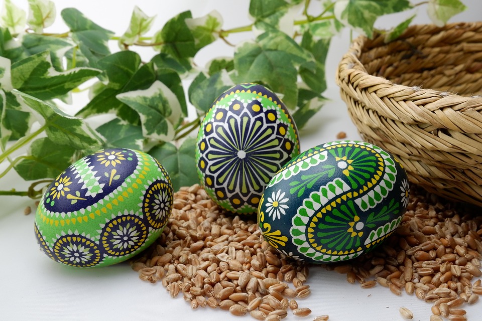 bunte Ostereier Wachstechnik Osterdeko Osterdekoration Wachstechnik