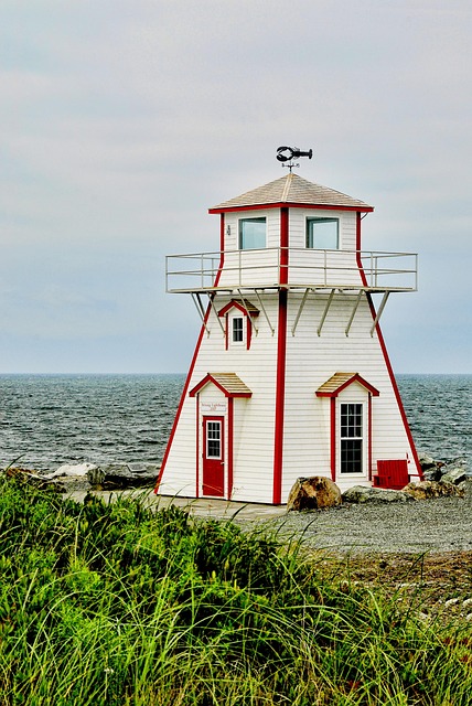 Free Lighthouse House photo and picture