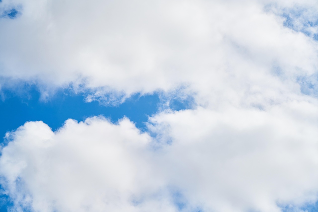 蓝色的天空白色的云 cloud-3198950_1280.jpg